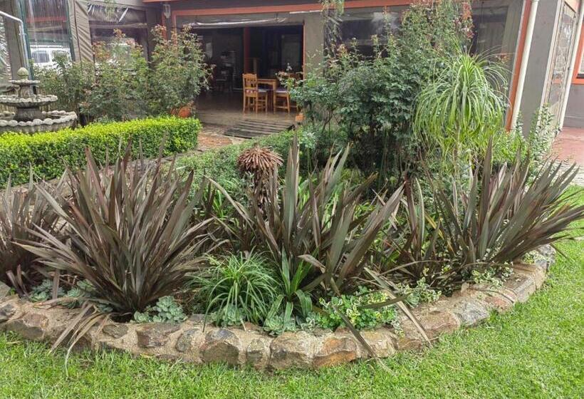 펜션 Sibahlenomhlambi Guesthouse