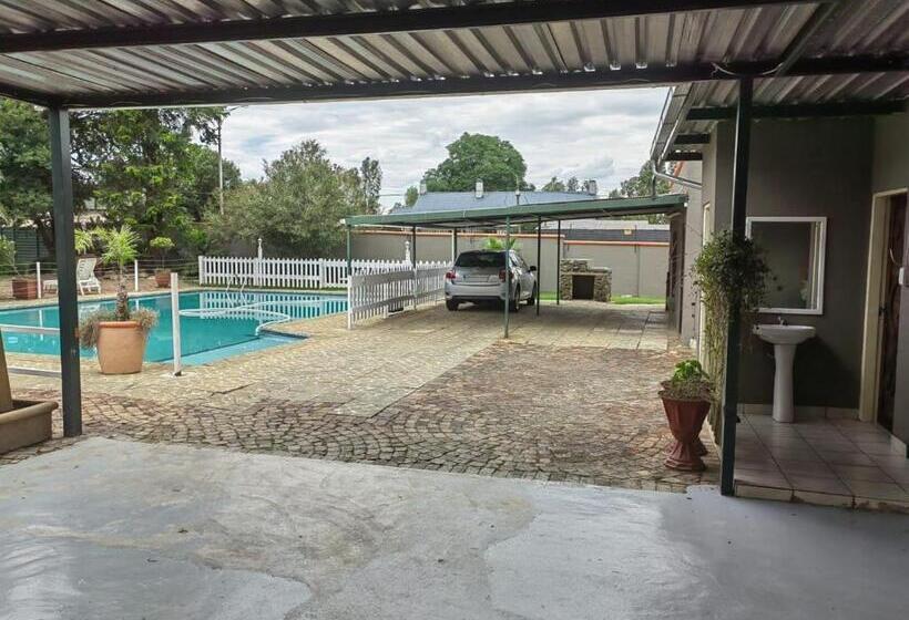 펜션 Sibahlenomhlambi Guesthouse