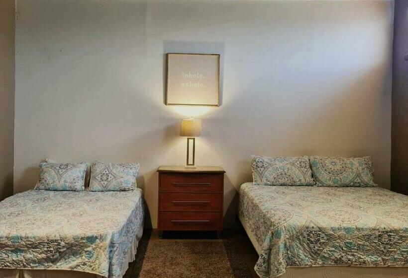 פנסיון Sleeps 16 People Goliath Super Apartment 2 Minutes From Sandy Beach