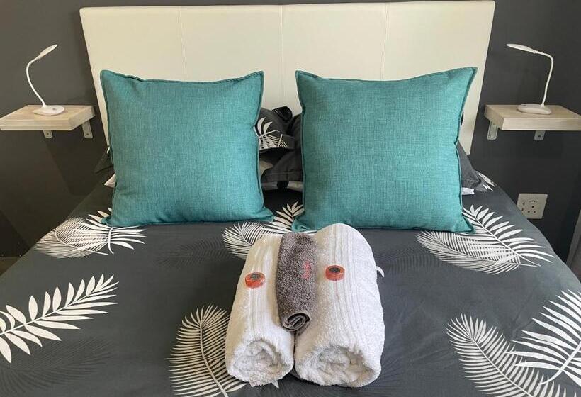 پانسیون The Door Rsa Fifty Four