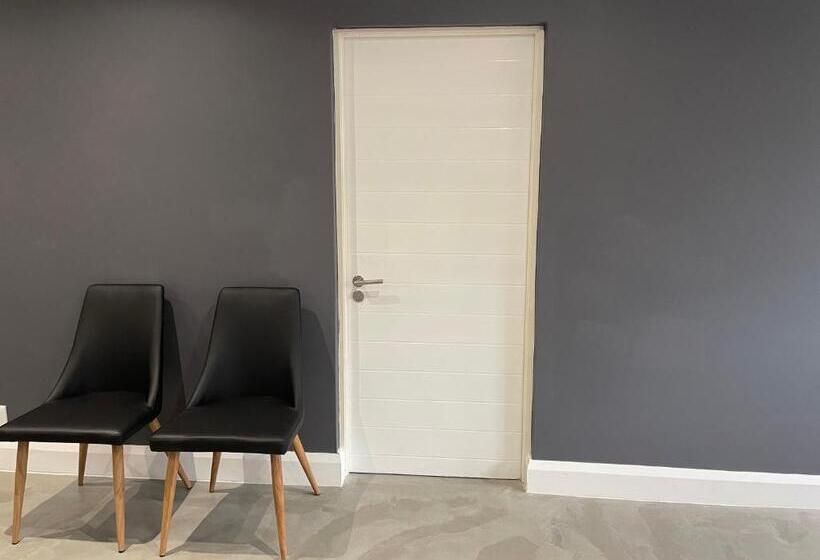 پانسیون The Door Rsa Fifty Four