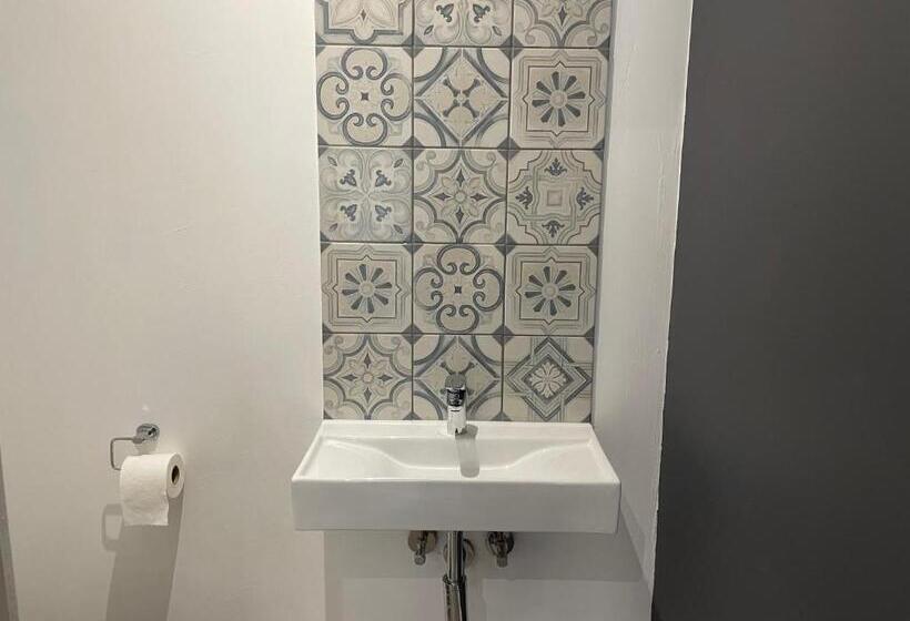 پانسیون The Door Rsa Fifty Four