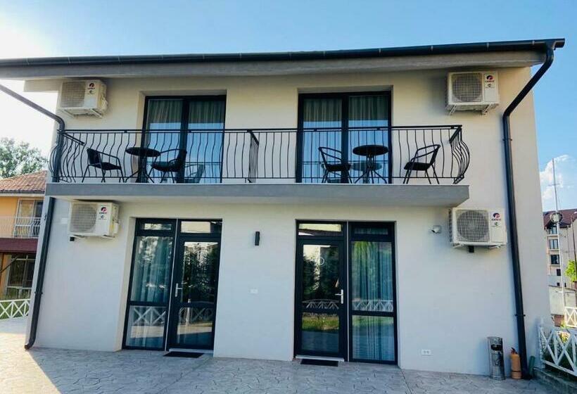 פנסיון Villa Alisia