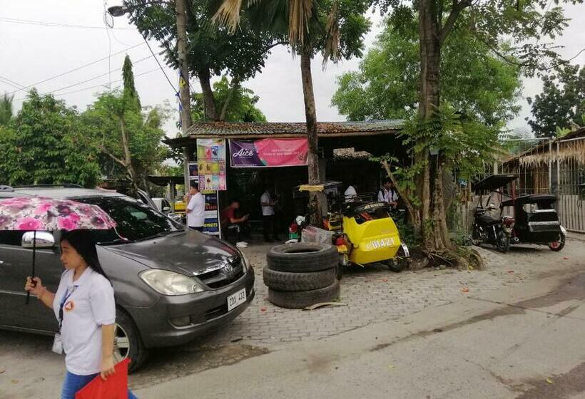 הוסטל Katrina S Dorm