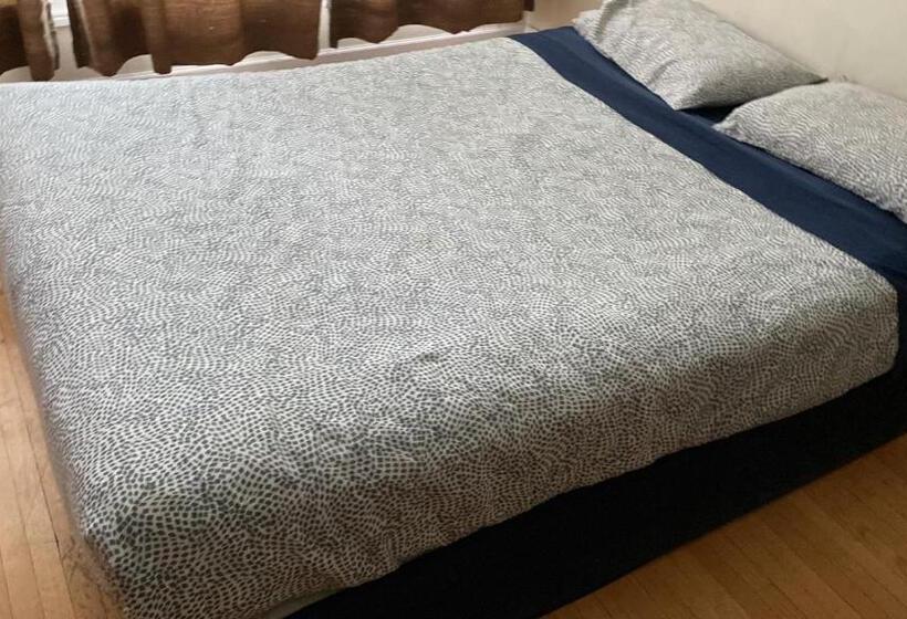 Szálló Private Rooms, Free Parking, Full Kitchen, Best Prices In Town  York University Heights