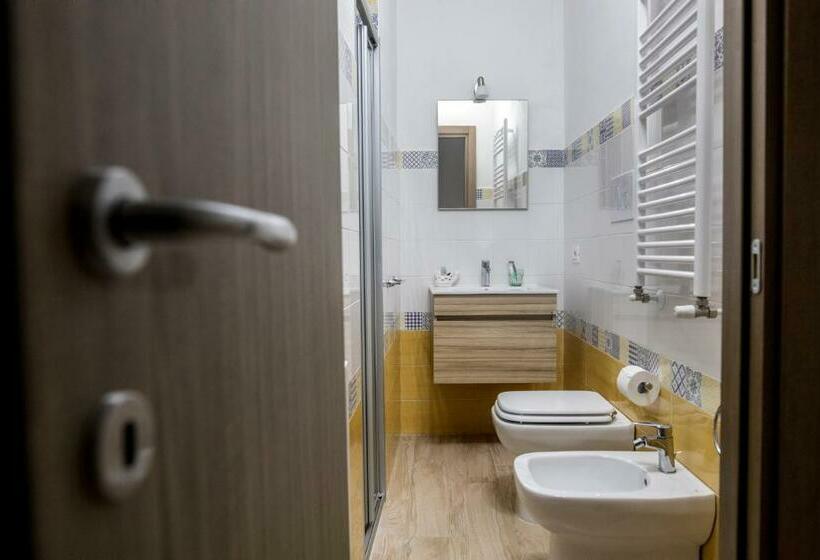 تختخواب و صبحانه A Room De  Scugnizzi