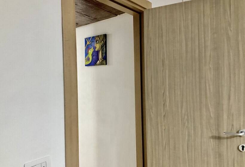 تختخواب و صبحانه A Room De  Scugnizzi