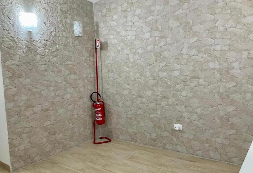 تختخواب و صبحانه A Room De  Scugnizzi