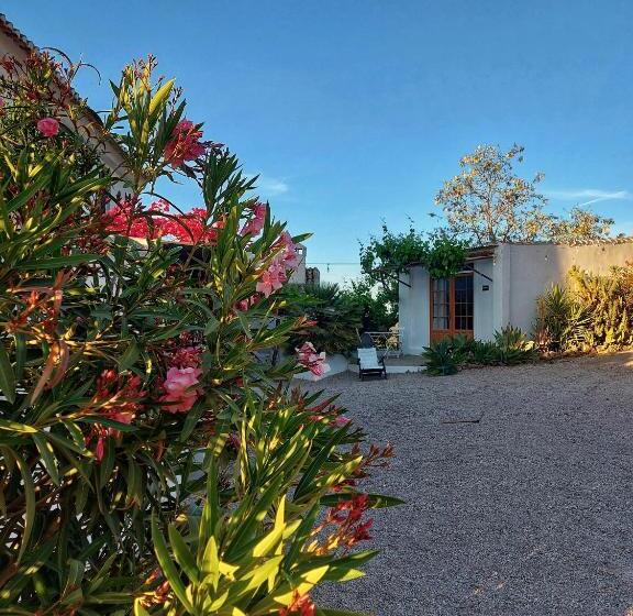 تختخواب و صبحانه Finca Serrato