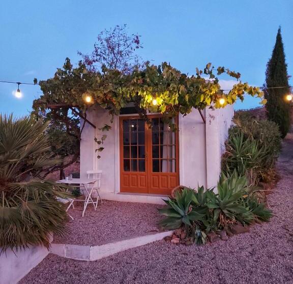 تختخواب و صبحانه Finca Serrato