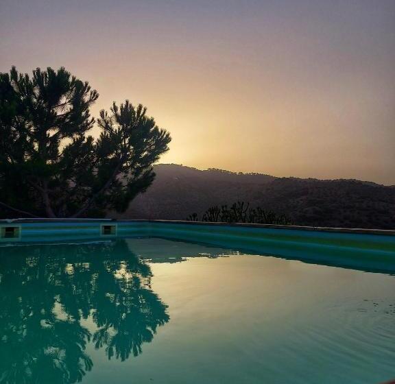 تختخواب و صبحانه Finca Serrato