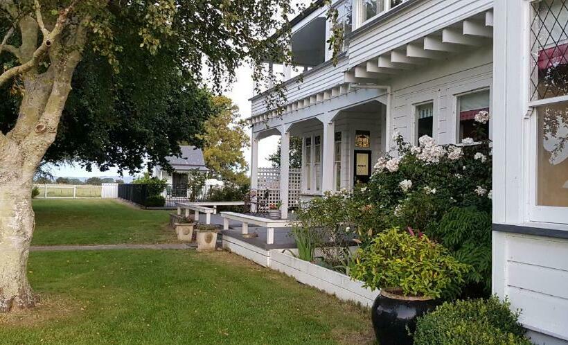 هتل Estancia Farm Stay