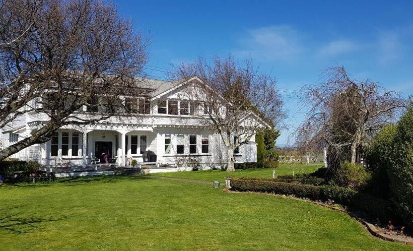 هتل Estancia Farm Stay