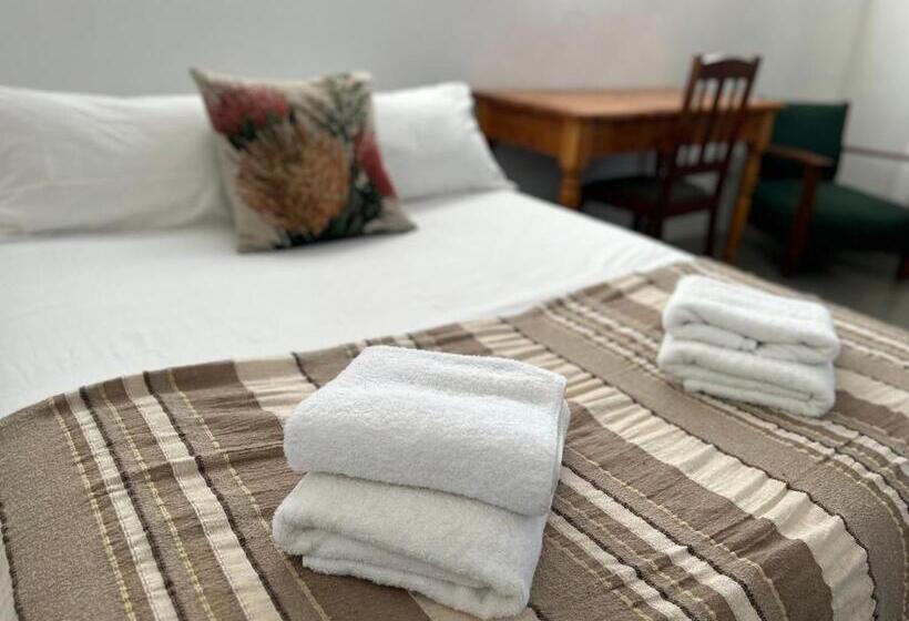 بنسيون Carlton Heights Guesthouse