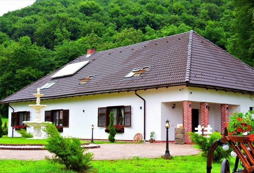 펜션 Domeniul Poiana Ursului