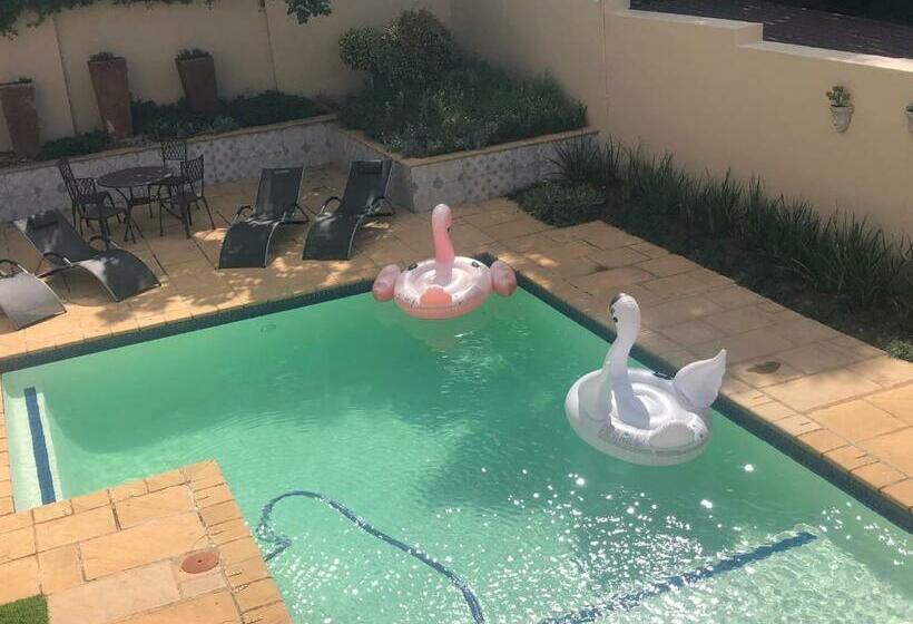 ペンション Fleur De Lis Guesthouse