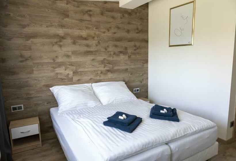 膳宿费 Novohradská