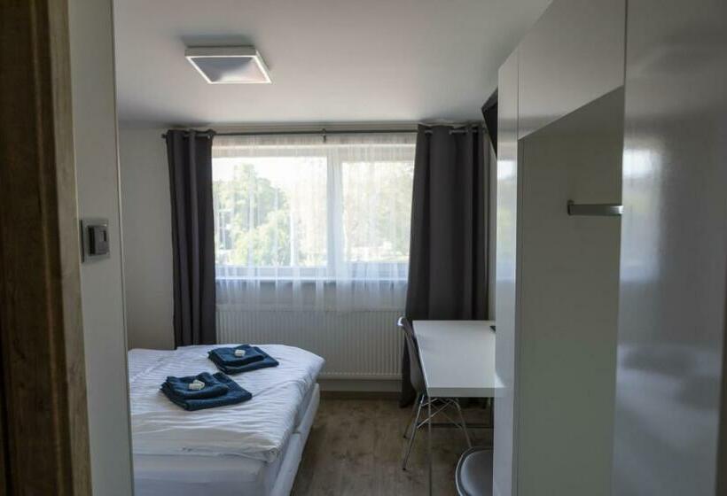 膳宿费 Novohradská