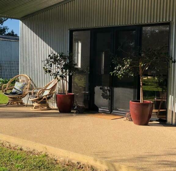 بنسيون Oak Lane Guest House & Farm Stay