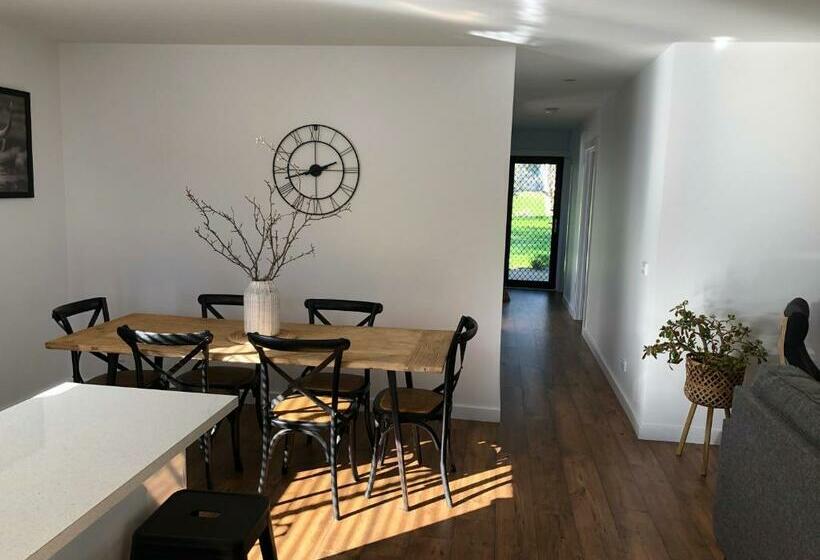 بنسيون Oak Lane Guest House & Farm Stay