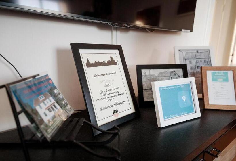 Snickaren Vandrarhem I Grästorp   Egen Lägenhet   Own Apartments