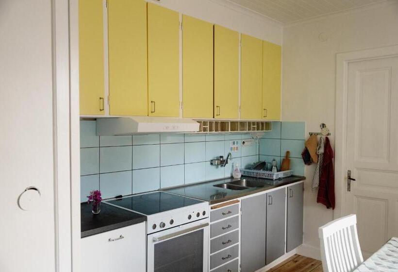 Snickaren Vandrarhem I Grästorp   Egen Lägenhet   Own Apartments