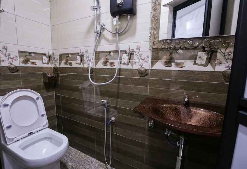 הוסטל Lee Luxury Home, Usm Penang