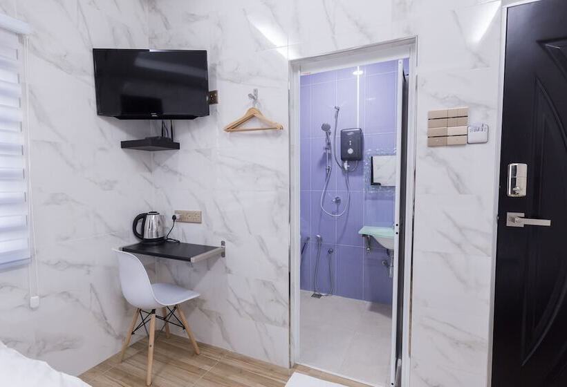 הוסטל Lee Luxury Home, Usm Penang