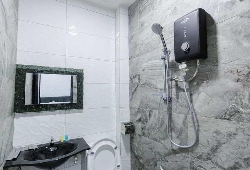 הוסטל Lee Luxury Home, Usm Penang