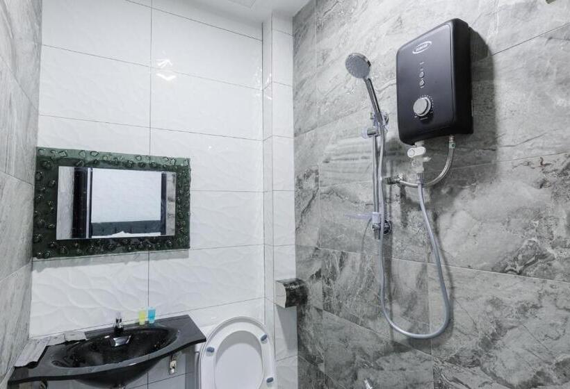 הוסטל Lee Luxury Home, Usm Penang