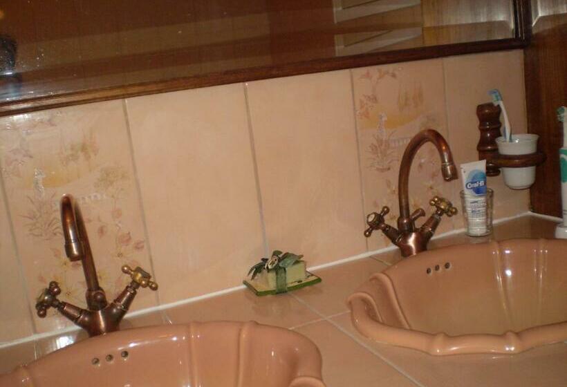 مبيت وإفطار Chantonnay 2 Chambres Privées Pour 4 Personnes