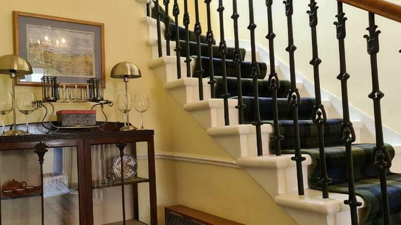 تختخواب و صبحانه Creag Dhubh Country House