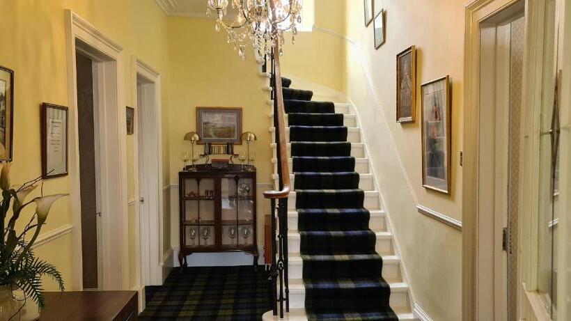 تختخواب و صبحانه Creag Dhubh Country House