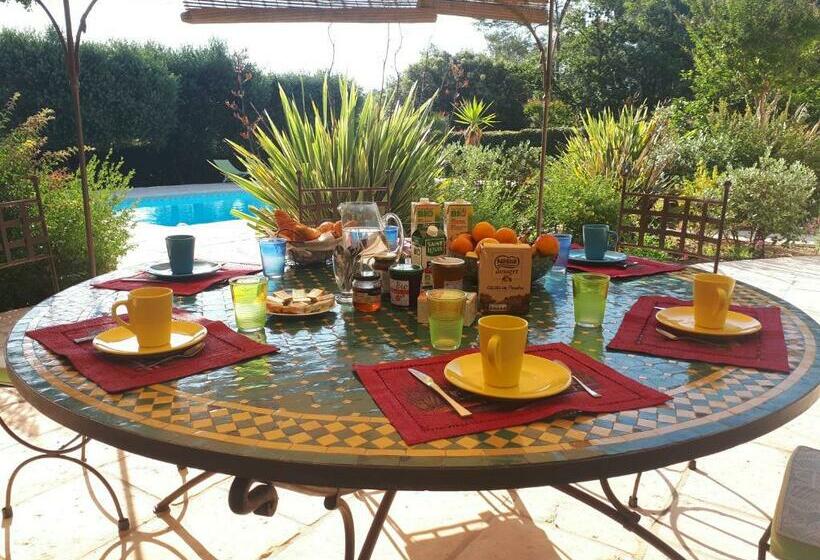 민박 Le Mas Des Tarentes Chambres D Hôtes