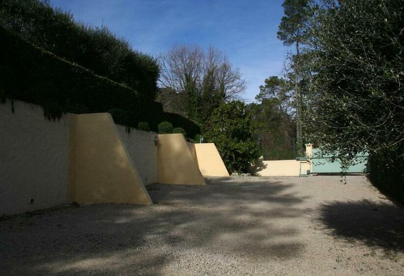 민박 Le Mas Des Tarentes Chambres D Hôtes