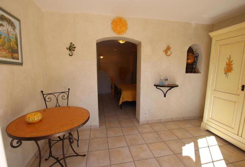 민박 Le Mas Des Tarentes Chambres D Hôtes