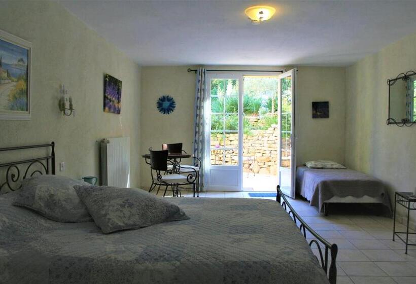 민박 Le Mas Des Tarentes Chambres D Hôtes