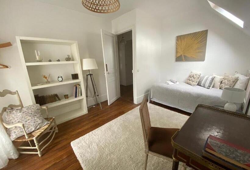 تختخواب و صبحانه Les Chambres De Louis