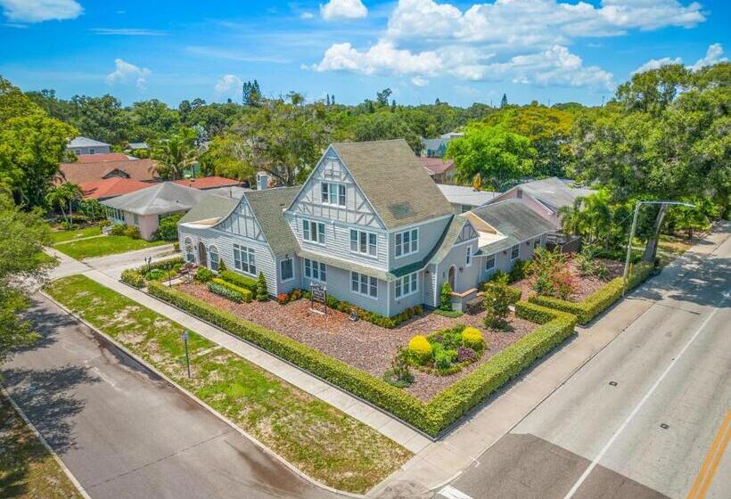 مبيت وإفطار The Kenwood Gables