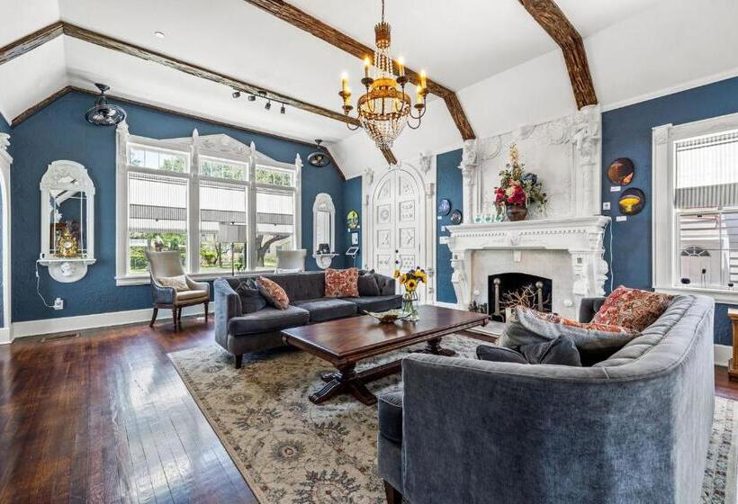 مبيت وإفطار The Kenwood Gables