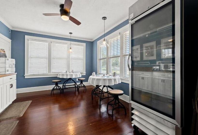 민박 The Kenwood Gables