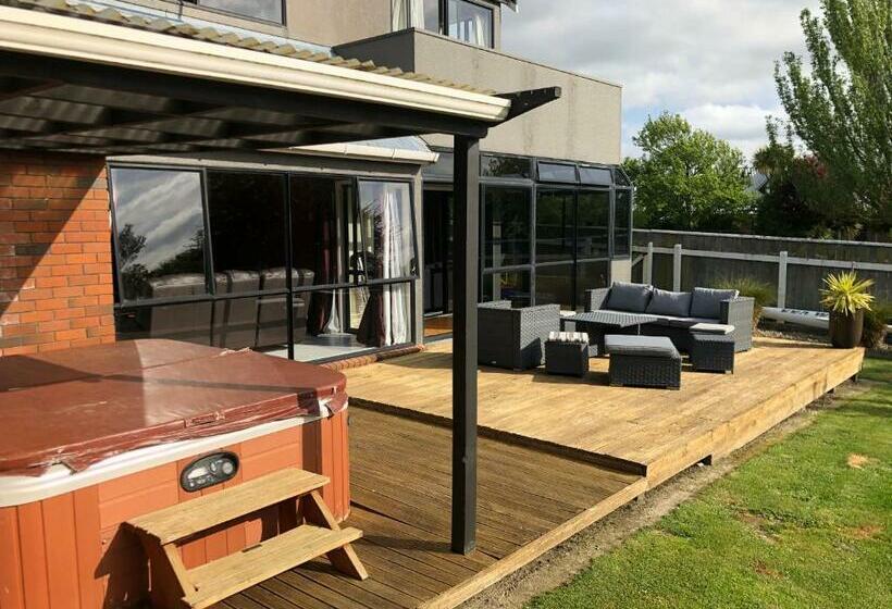 تختخواب و صبحانه Warm On Waterloo