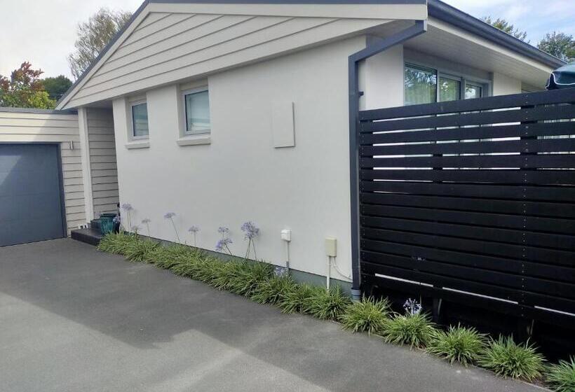 Bed & Breakfast In The Heart Of Fendalton