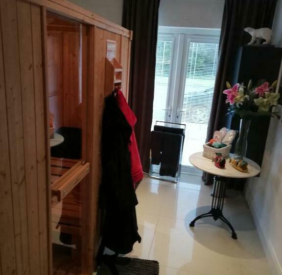 Forest Path Luxury Studio Apartment With Large Bedroom Bathroom And Sauna Sleeps Up To 4