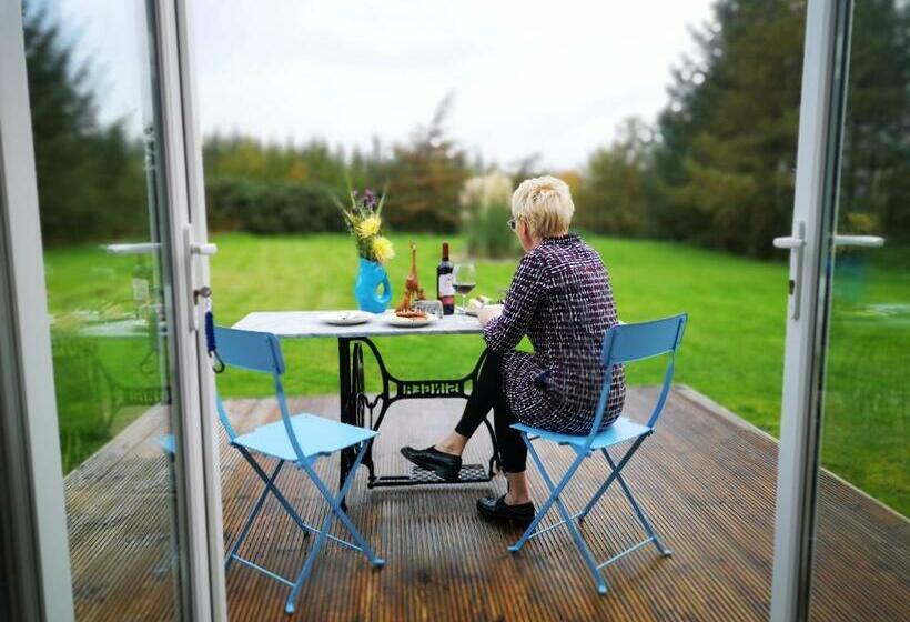 Forest Path Luxury Studio Apartment With Large Bedroom Bathroom And Sauna Sleeps Up To 4