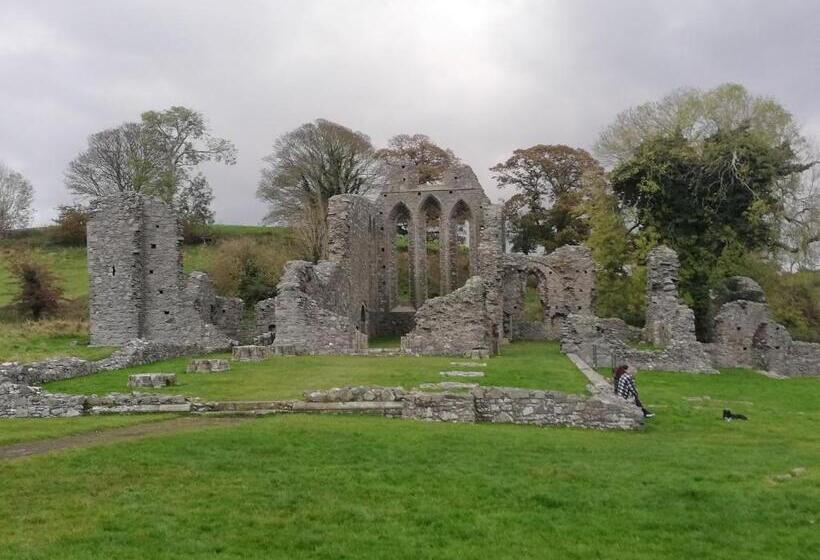 Forest Path Luxury Studio Apartment With Large Bedroom Bathroom And Sauna Sleeps Up To 4