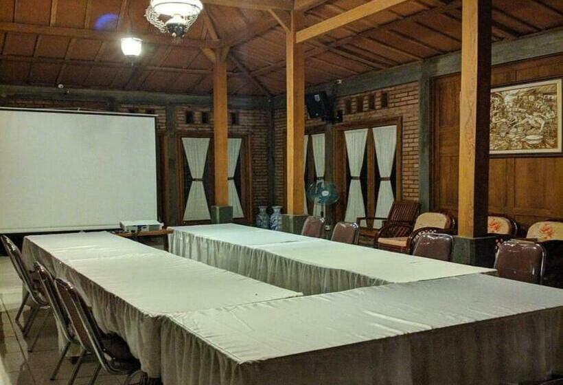 Отель Omah Joglo Semarang