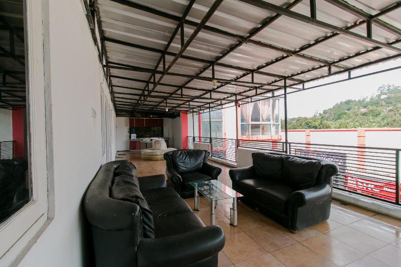 Отель Reddoorz Syariah At Cibadak Sukabumi