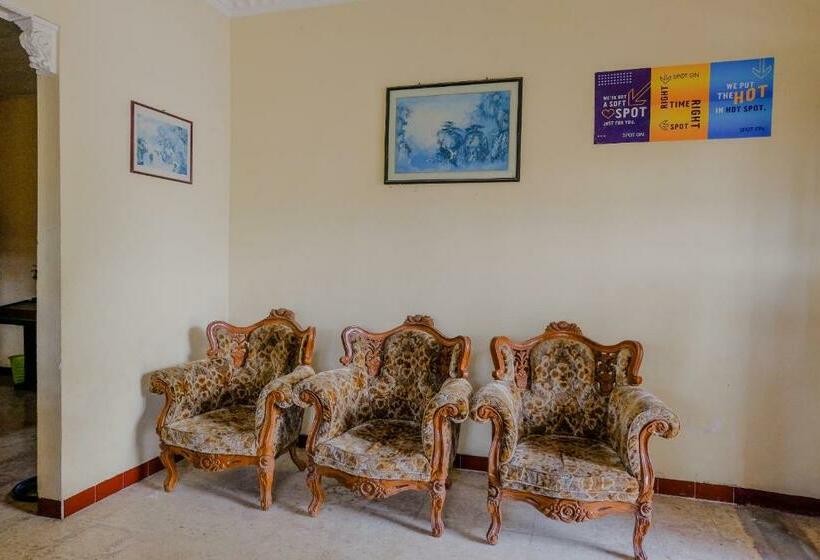 Hotel Spot On 1847  Maya