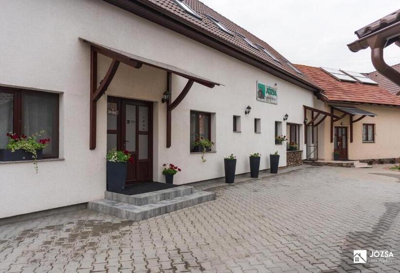 膳宿费 Józsa Vendégház